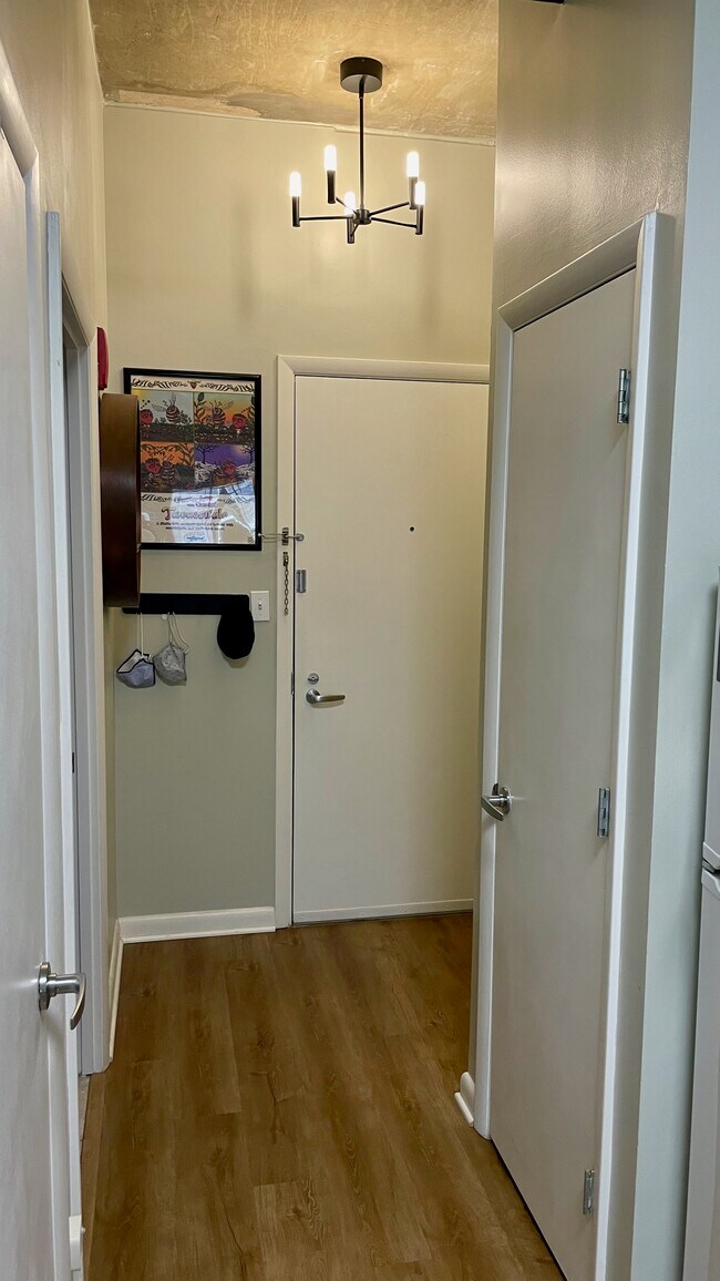 Foyer with coat closet/pantry - 1300 N St NW