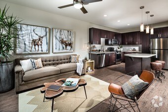 Foto principal - 111 E Harrison St