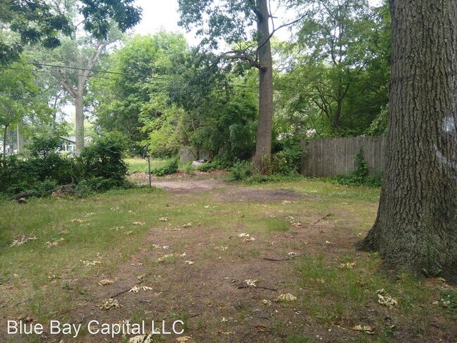 Building Photo - 3 br, 1 bath House - 3233 Waalkes St