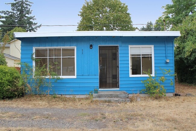 Building Photo - 10605 SE Bush St