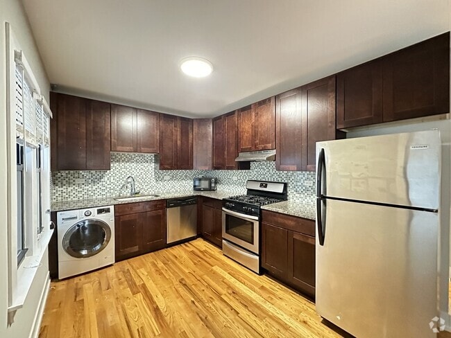 Building Photo - 811 Elm St