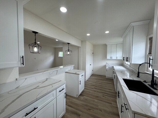 Building Photo - 2520 Kellogg Park Dr