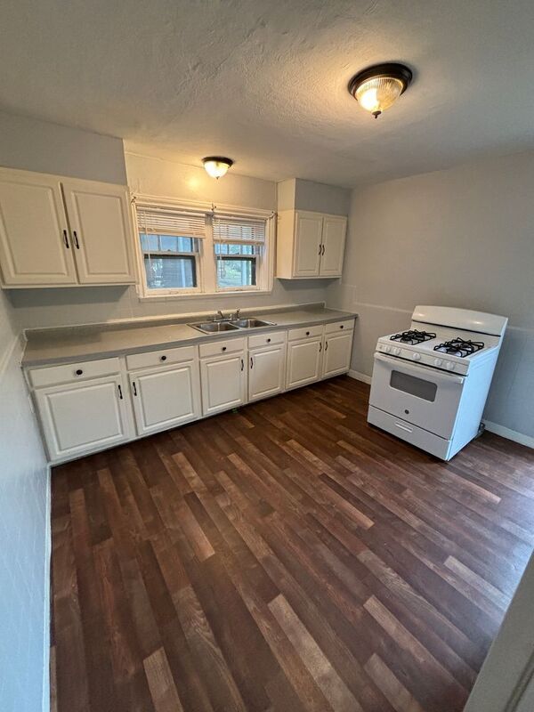 Foto del edificio - 3500 Central Pl