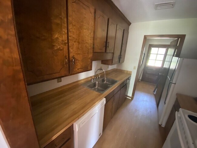 Building Photo - 2725 A/B Pleasant Ridge