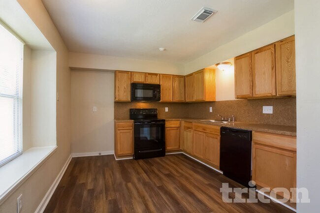 Foto del edificio - 12211 Haroldson Forest Dr