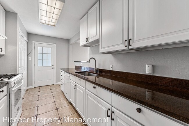 Building Photo - 4 br, 1 bath House - 2788 S. King St