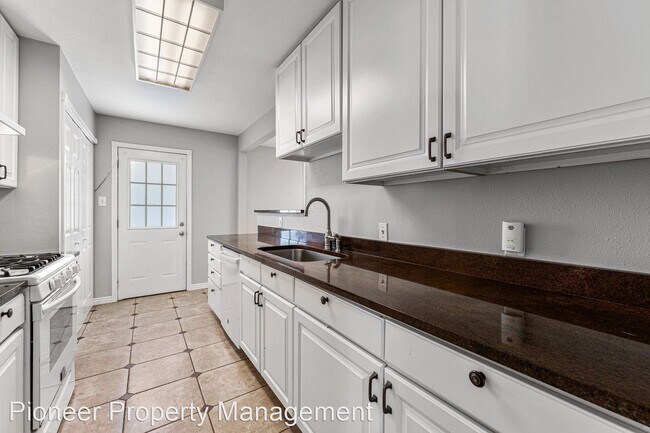 Foto del edificio - 4 br, 1 bath House - 2788 S. King St