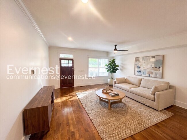 Foto del edificio - 2905a Davis Ave