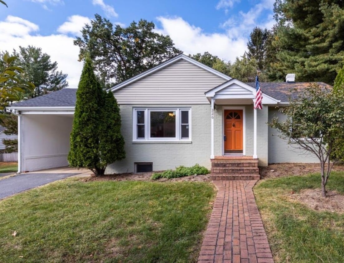 Primary Photo - 226 Fraser Ln