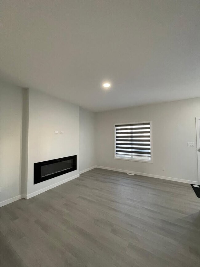 Building Photo - 236