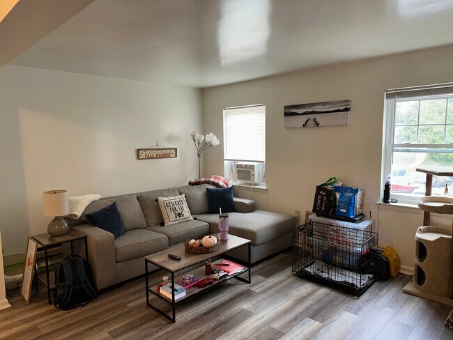 Building Photo - 302 Broce Dr