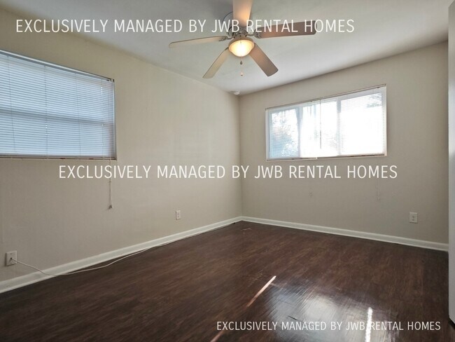 Building Photo - 1014 Mantes Ave