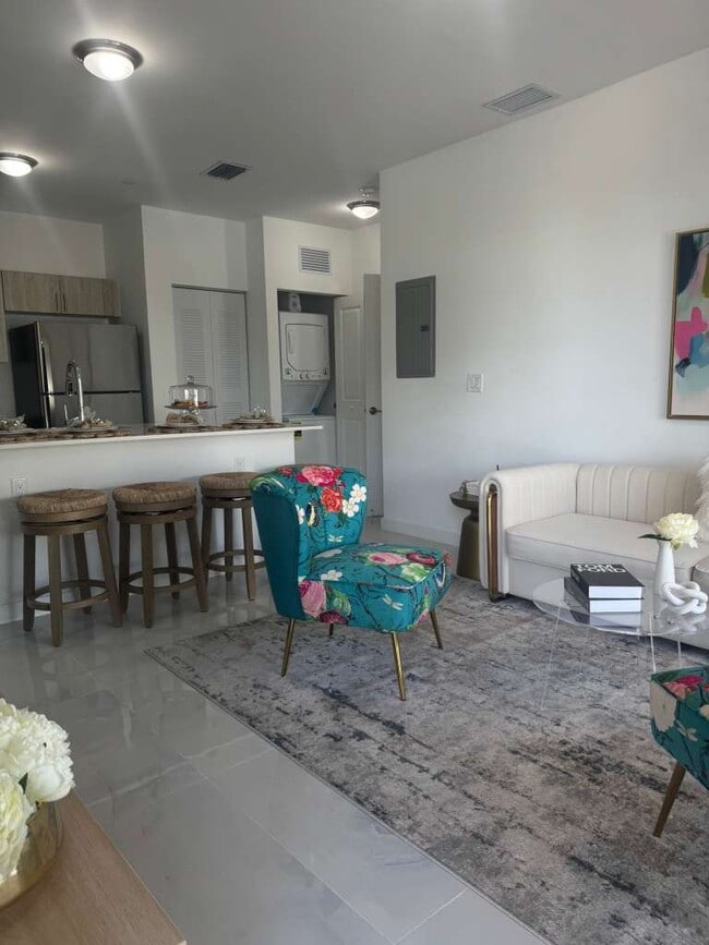 Foto del edificio - 900 SW 72nd Ave