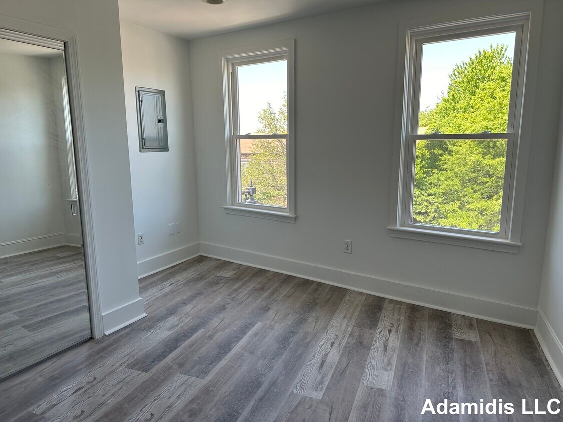 Building Photo - 9 Boston St