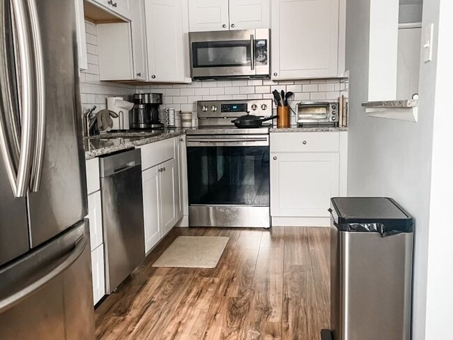 Building Photo - 1366 Garfield St