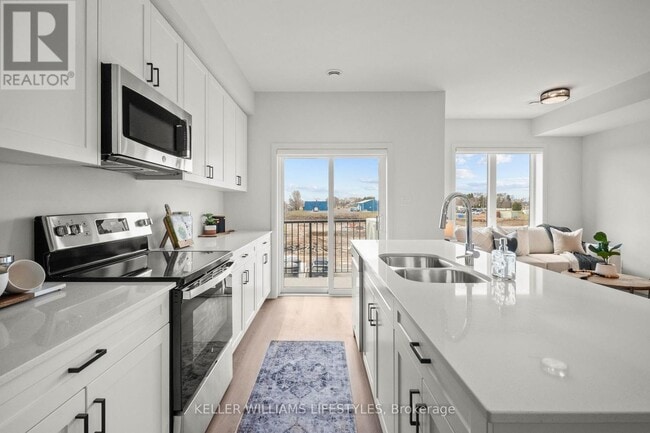 Building Photo - 470-470 Darcy Dr