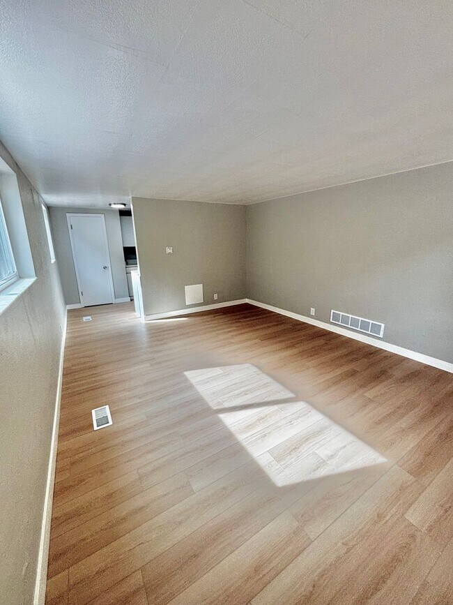 Foto del edificio - Beautiful Apartment Steps from the University of Denver Campus!!