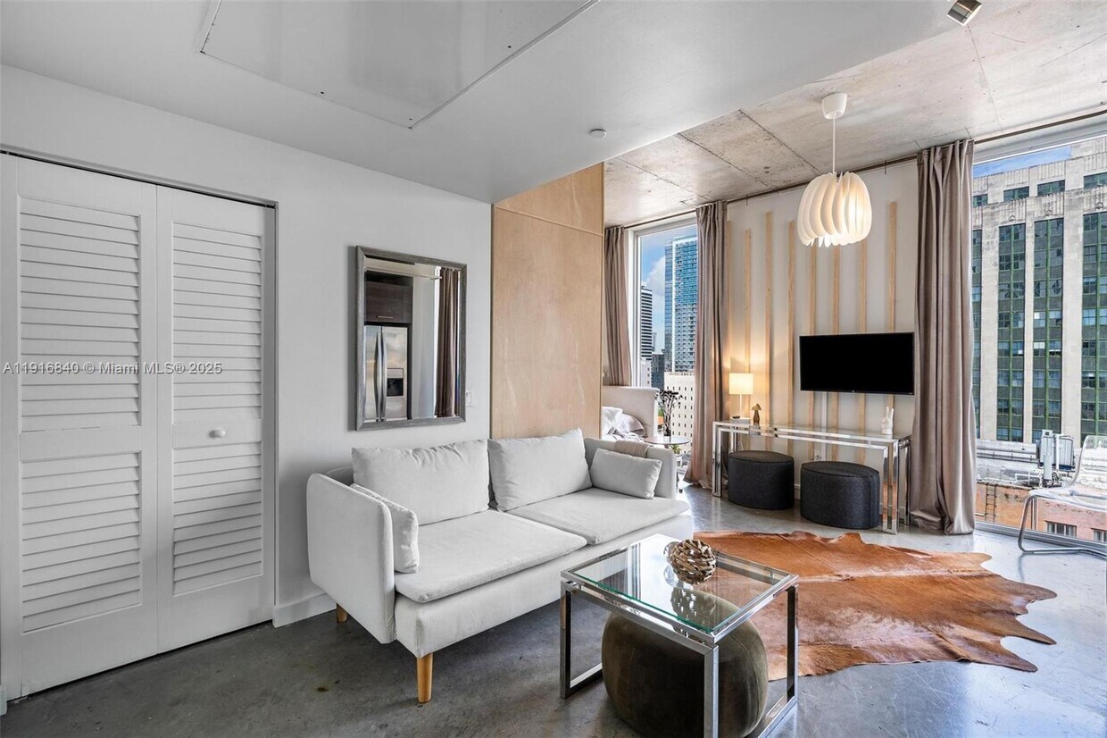 Foto principal - 151 SE 1st St