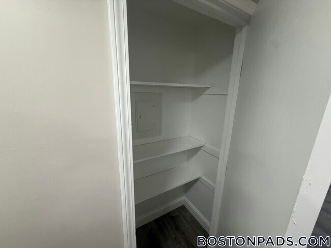 Foto del edificio - 310 Thompson Rd