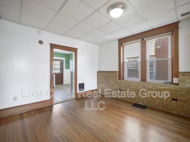 Foto del edificio - 827 Mulberry Ave