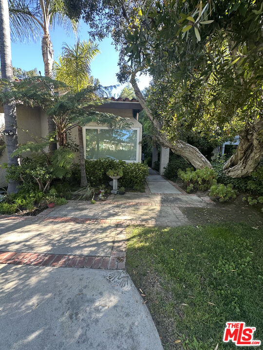 Building Photo - 23444 Park Hermosa