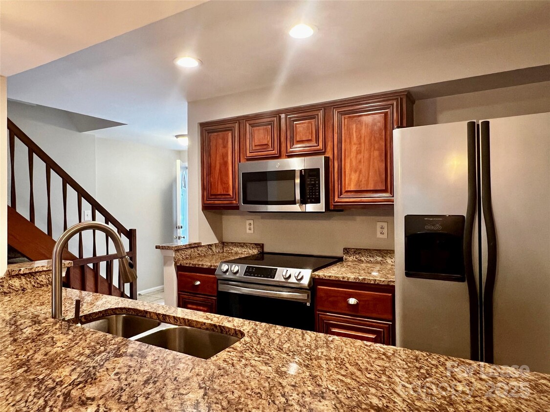 Foto principal - 1317 Maple Shade Ln