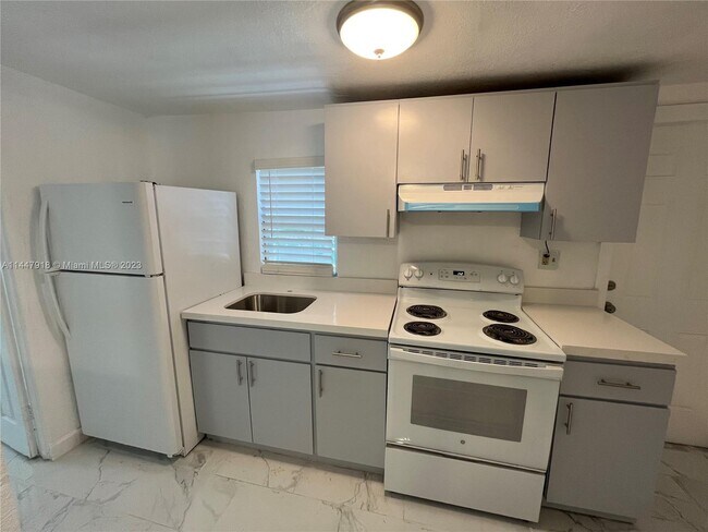 Foto del edificio - 6136 N Miami Ave