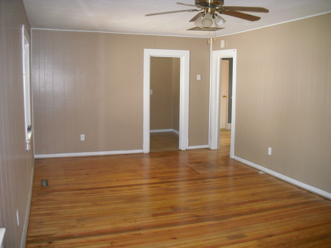 Living Room - 1026 S Crutcher Ave