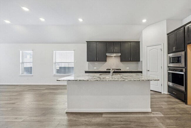 Building Photo - 562 Leadtree Loop