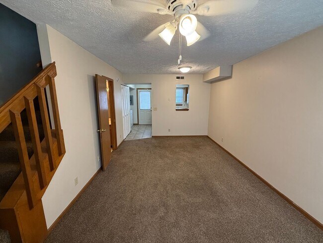 Foto del edificio - 2458 Sycamore Ln
