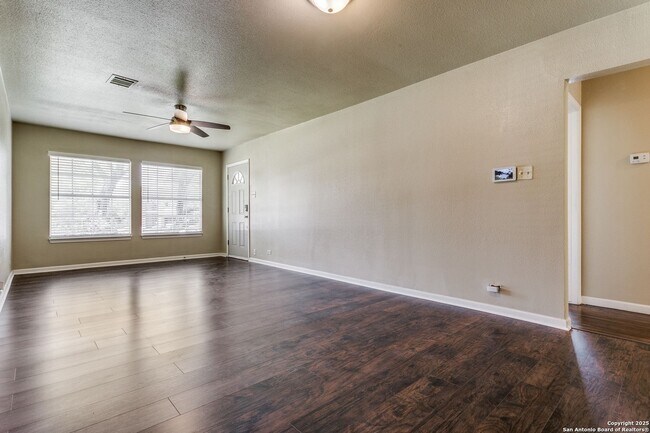 Building Photo - 4-BEDROOM TERRELL HILLS HOME ON CORNER LOT