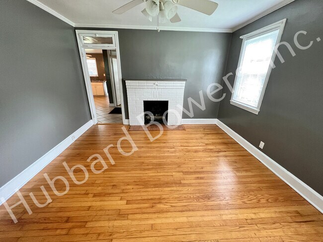 Building Photo - Fantastic Duplex Bungalow Close to Peak Br...