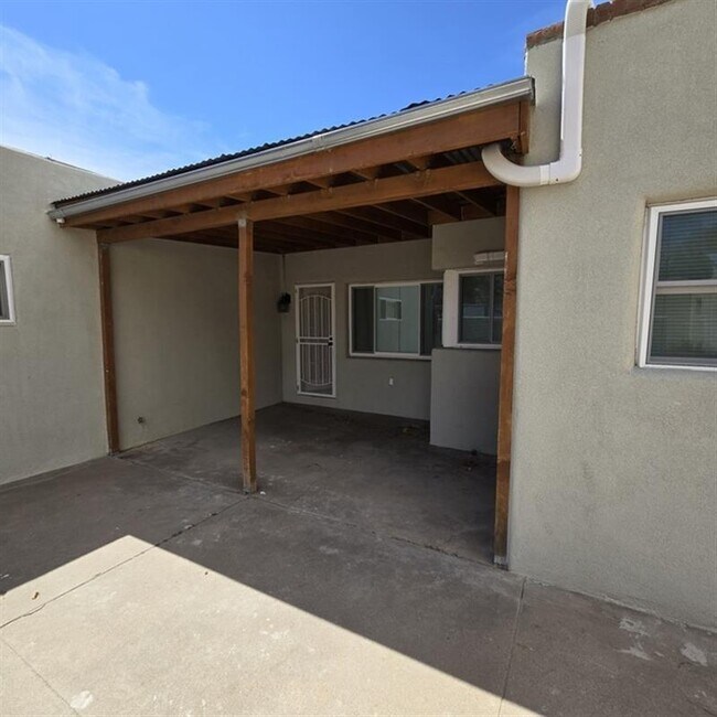 Building Photo - peace home 21