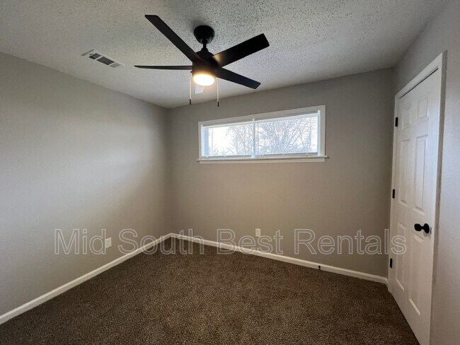 Building Photo - 1789 Tampa Cove