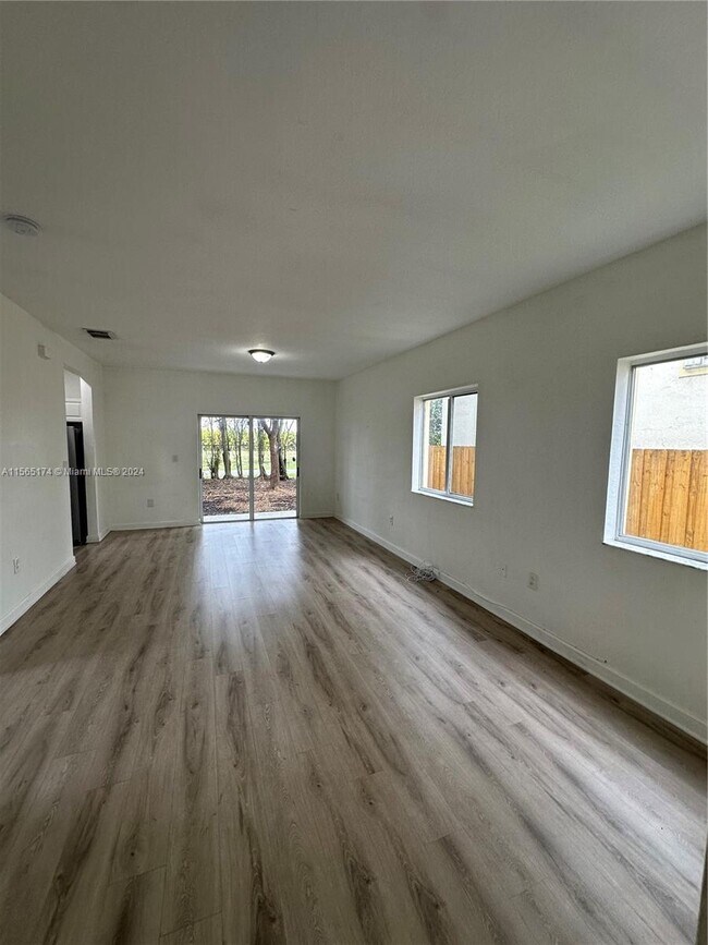 Foto del edificio - 3147 NE 4th St