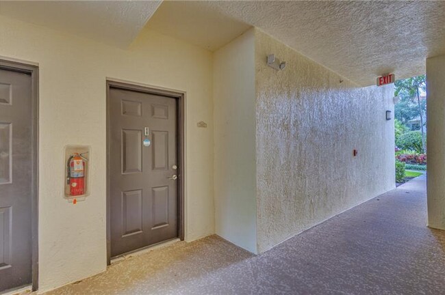 Building Photo - 9833 Baywinds Dr