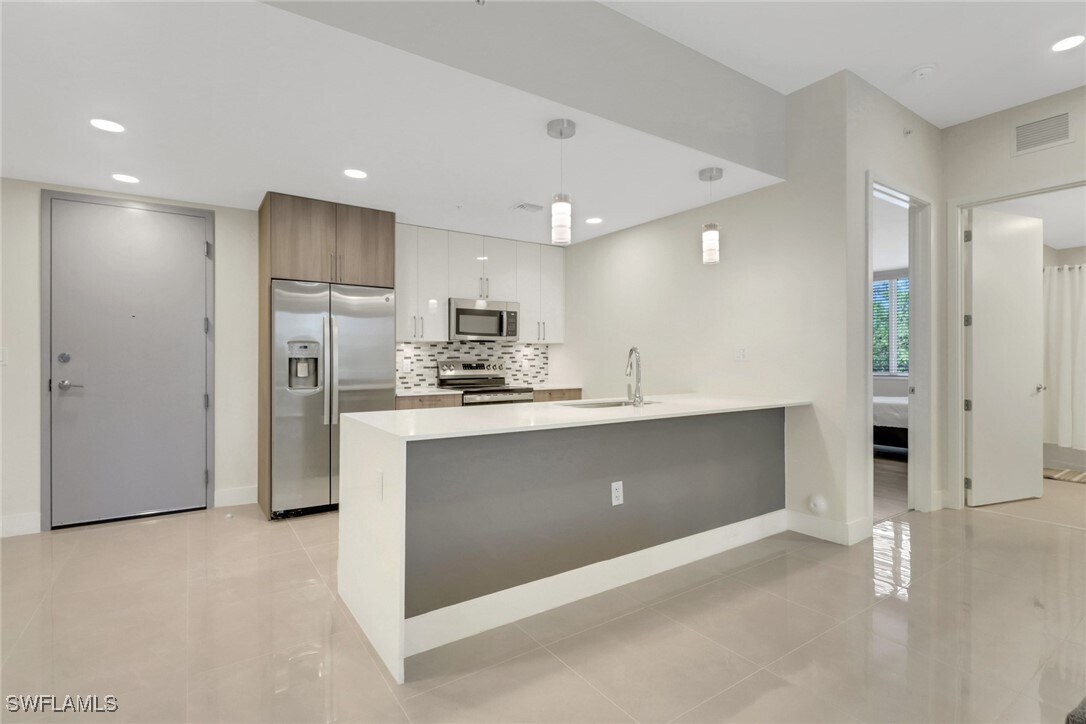 Primary Photo - 26589-610 Rosewood Pointe Dr