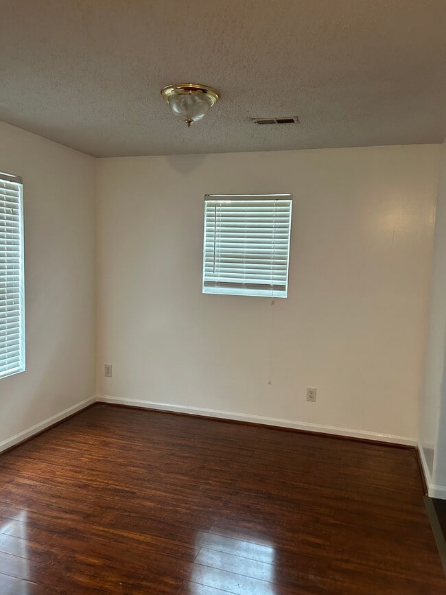 Building Photo - 3103 Ross Ave