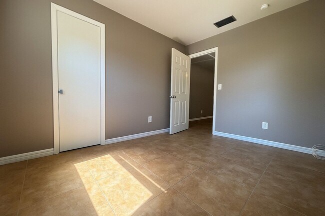 Building Photo - 5440/5444 Eleventh Ave