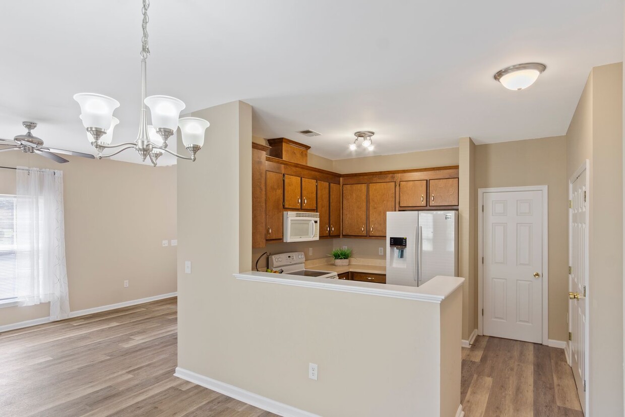 Primary Photo - Spacious 3 Bedroom 2.5 Bath Townhome in Wi...