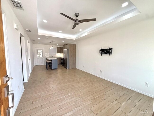 Building Photo - 17 B W St