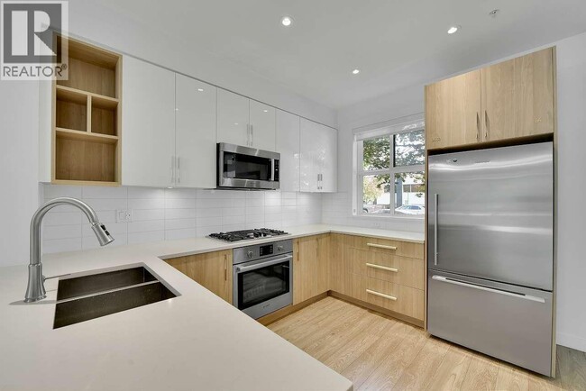Building Photo - 7039 Macpherson Ave