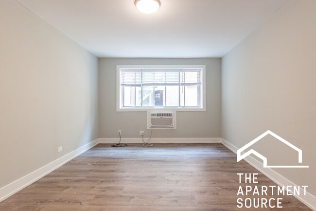 Building Photo - 529 W Surf St