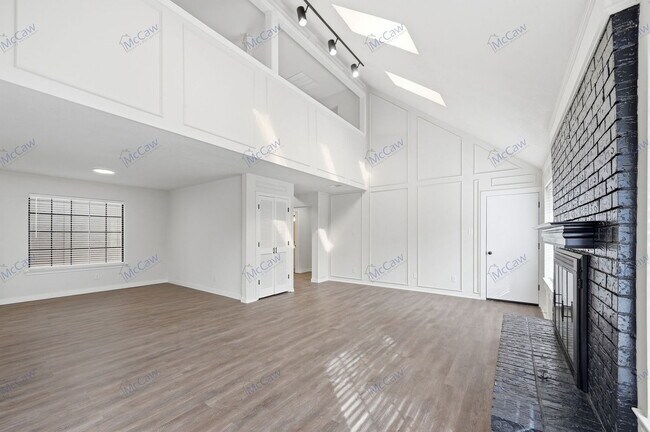 Building Photo - 5028 Groom Ln