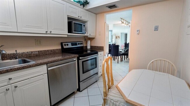 Foto del edificio - 3701 N Country Club Dr