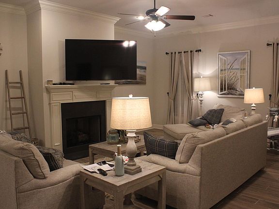 Building Photo - 369 Lake Breeze Dr