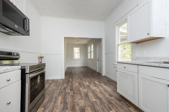 Foto del edificio - 408 Dickens Ave