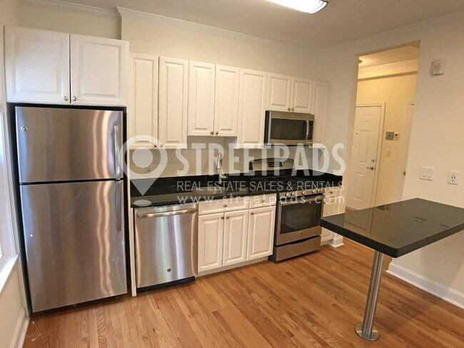 Building Photo - 3 bedroom in Cambridge MA 02138