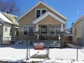 Building Photo - 5560 N 40th St
