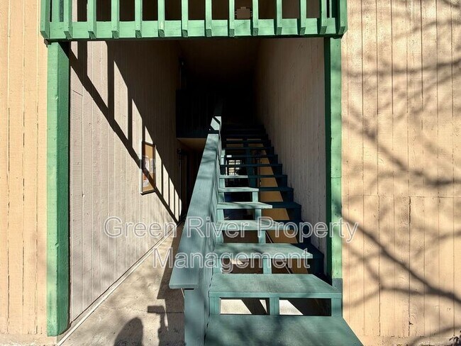 Foto del edificio - 3765 Crown Point Rd